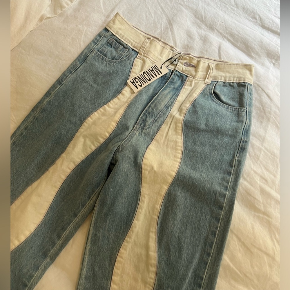 Light blue denim with white details jeans